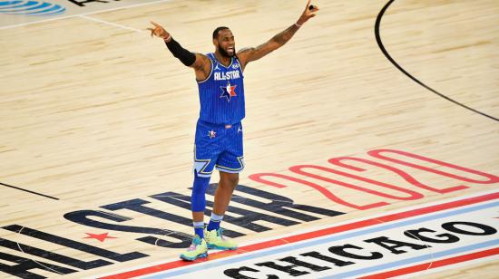 Lebron James festeja el último punto que lo llevó a ganar el All Star Game en Chicago.