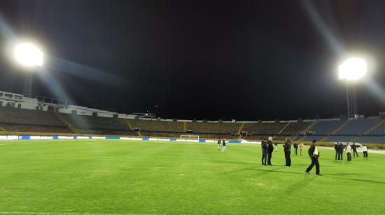 Se instalaron 192 luces LED en las cuatro torres del estadio Olímpico Atahualpa.