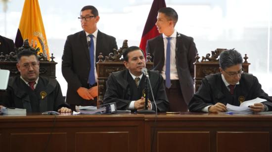 El Tribunal del caso Sobornos durante la audiencia de juicio, en Quito.