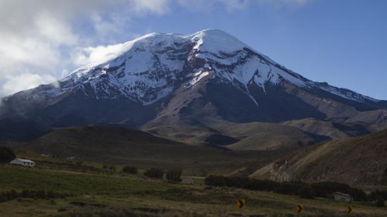 El Taita Chimborazo se deja contemplar desde la ruta Quito - Guaranda
