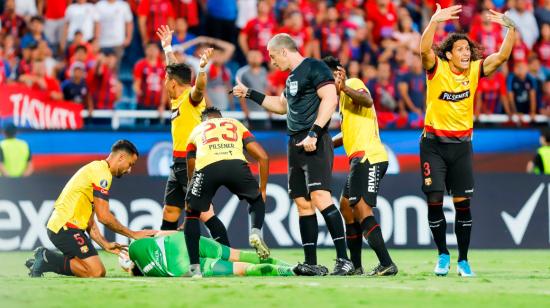 El golero argentino fue sustituido por Víctor Mendoza en el partido contra Cerro Porteño.