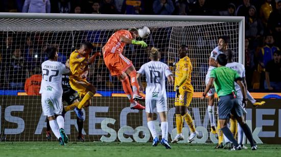 El arquero Nahuel Guzmán anotó el gol de la clasificación en el minuto 94 del encuentro.