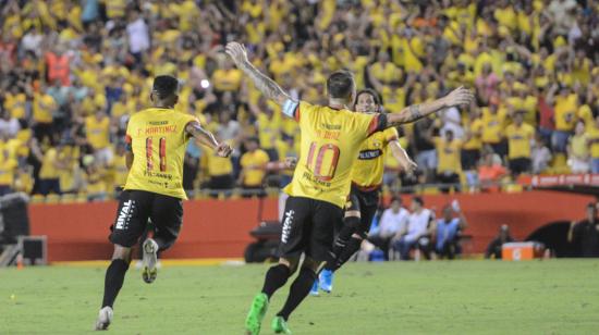 Barcelona clasificó a fase de grupos al vencer a Cerro Porteño 5-0 en el global.