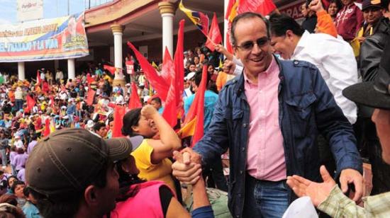 Alberto Acosta fue seleccionado candidato a la Presidencia en las primarias de las izquierdas, el 13 de noviembre de 2012.