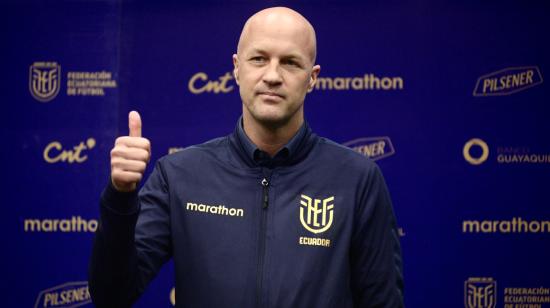 El técnico Jordi Cruyff iba a dirigir su primer partido frente a Argentina en la Bombonera.