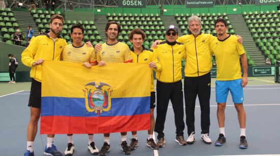 El equipo ecuatoriano, tras ganar la serie frente a Japón, en Miki, el 7 de marzo de 2020.