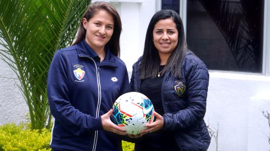 Melanie Gutiérrez (izquierda) y Valeria Palacios (derecha) juegan en el Club Deportivo El Nacional.