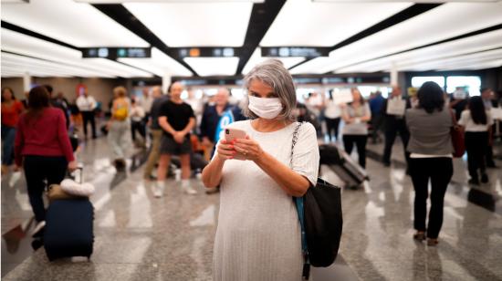 Autoridades argentina tomaron medidas de control a los pasajeros desde el pasado 4 de marzo, cuando llegó el coronavirus a ese país. 