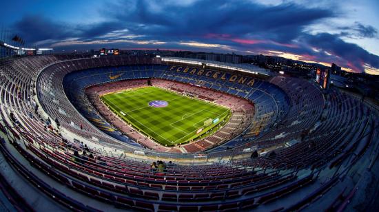Vista del Camp Nou previo a un encuentro de Champions League. 