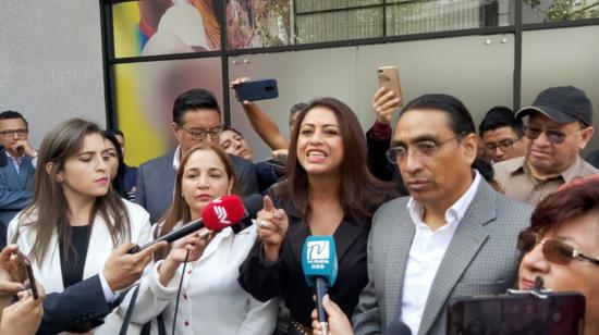 Los dirigentes del correísmo acudieron a la Defensoría del Pueblo, en Quito; este 11 de marzo de 2020.