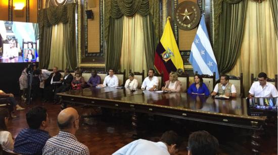 Rueda de prensa de la alcaldesa de Guayaquil, Cynthia Viteri, el 12 de marzo de 2020.