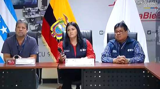 La ministra de Salud, Catalina Andramuño (centro), durante una rueda de prensa en el ECU911, el 13 de marzo de 2020.