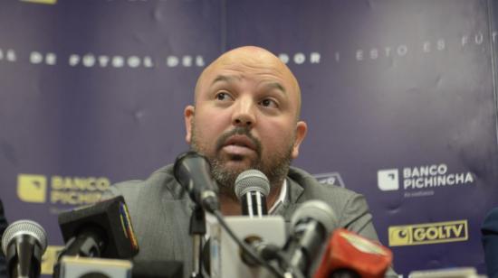 Miguel Ángel Loor, presidente de la LigaPro, durante una rueda de prensa en Guayaquil el 10 de marzo de 2020.