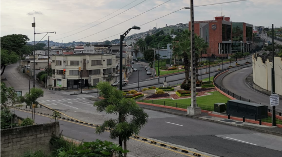 En las calles Ilanes y Las Aguas, en el norte de Guayaquil, se cumplió el toque de queda.