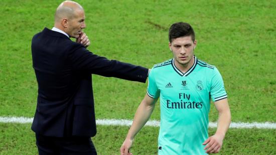 El delantero del Real Madrid, Luka Jovic, tras abandonar el campo de juego en un partido por el campeonato español. 