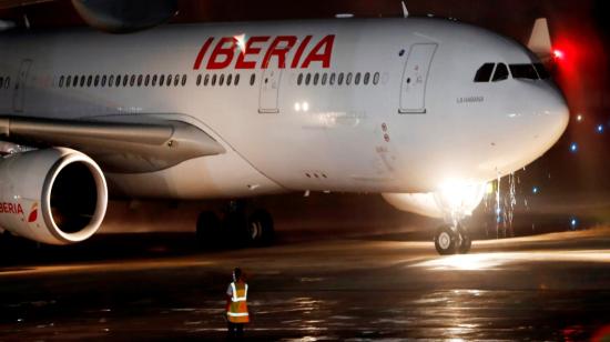 Uno de los aviones de Iberia, a su llegada al aeropuerto Mariscal Sucre de Quito, el 22 de marzo de 2020.