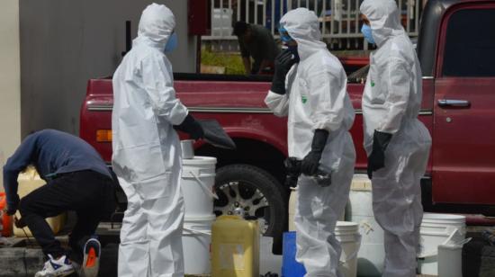 Los buses que circulan en Cuenca fueron fumigados el 16 de marzo de 2020, como medida de prevención para evitar la propagación de coronavirus.