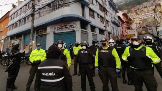 Un operativo de desalojo se realizó en el mercado de San Roque, este 24 de marzo. 