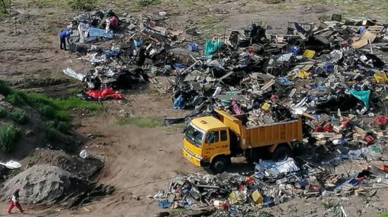 Vista del Bosque de arupos con basura, la mañana del 24 de marzo de 2020.