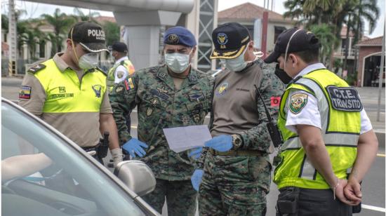 Militares, policías y agentes de tránsito intensifican operativos de control en Guayas desde el 24 de marzo. 