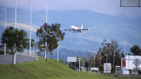 Varios vuelos humanitarios han partido desde el aeropuerto Mariscal Sucre en Quito, luego del decreto de emergencia por Covid-19 el pasado 16 de marzo. 