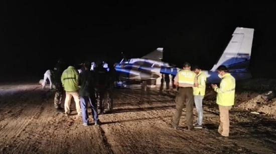 La Policía y la Fiscalía realizaron las pericias en el lugar donde se accidentó una avioneta, el 30 de marzo. 