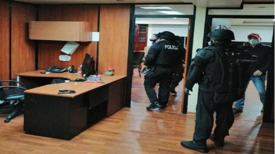 La Fiscalía allanó inmuebles del IESS, la noche del 31 de marzo en Quito y Cuenca. 