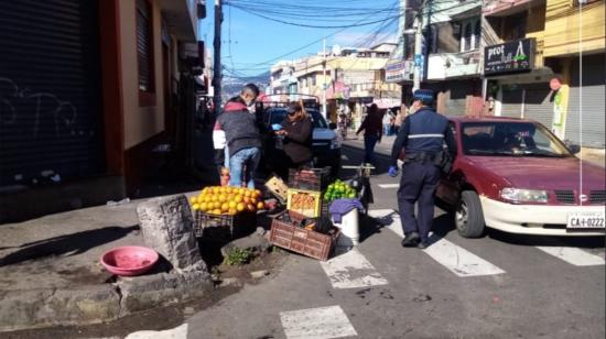 Operativo municipal de control en Calderón, al norte de Quito, el 3 de abril de 2020.