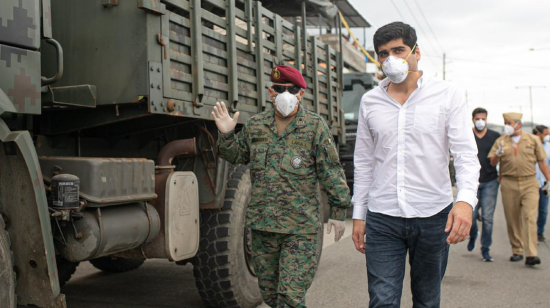 El vicepresidente Otto Sonnenholzner durante un operativo de control en Guayaquil, el pasado 3 de abril. 