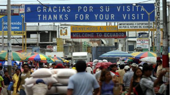 El Gobierno ecuatoriano aclaró el 6 de abril que el transporte de carga de alimentos y materia prima está permitido en el paso fronterizo con Perú. 