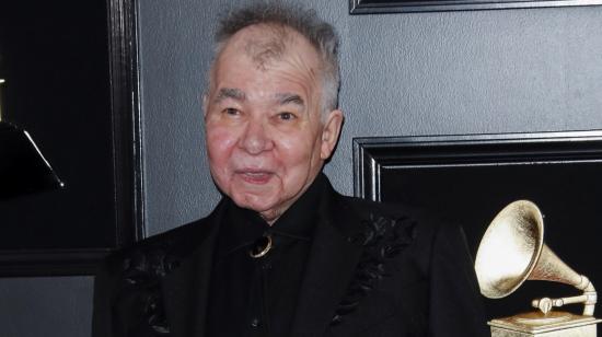 El músico John Prine, en la entrega de los Grammy de febrero de 2019.