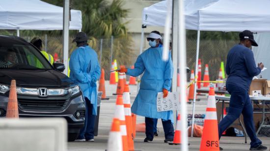 El FMI y la OMS piden que los gobiernos le den prioridad a la salud. Este viernes 3 de abril se confirmó que el estado de la Florida entra en confinamiento obligatorio, ante la pandemia.