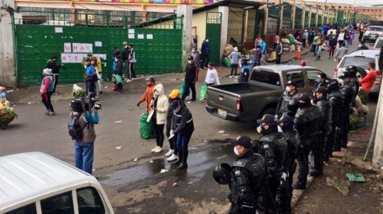 El mercado de San Roque tiene resguardo policial desde los primeros días de abril de 2020.