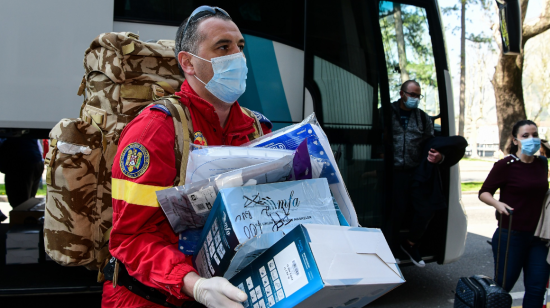 Un equipo médico de la Unión Europea durante su despliegue en Italia.