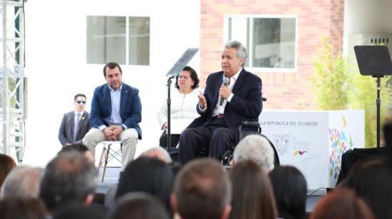 El presidente de la República, Lenín Moreno y el titular del Directorio del IESS, Paúl Granda durante un evento de "Casa para Todos", en septiembre  de 2020.