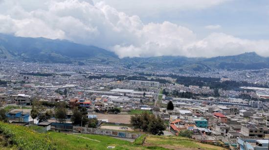 Locales del centro de Cuenca cerrados por el estado de emergencia, el 30 de marzo de 2020.