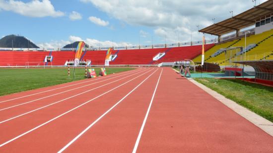 Fotografía del  Estadio Patria, de Bolivia, luego de la inspección a la pista atlética para los Juegos Bolivarianos.