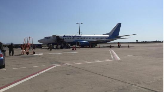 Unos 63 ecuatorianos arribaron a Quito desde Lima en un vuelo humanitario, gestionado por las Cancillerías de Ecuador y Perú, el 22 de abril. 