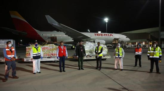 El 28 de abril la Cancillería recibió en Quito 15 equipos de ventilación para respiración asistida, donados por el Colegio de Ingenieros de Barcelona y otros dos equipos donados por la Fundación Mapfre.