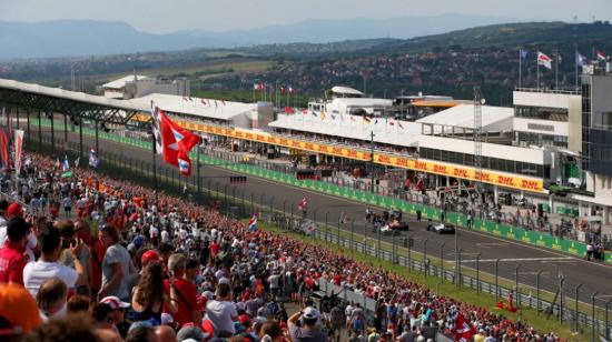 Una de las tribunas principales del circuito, durante en Gran Premio de Hungría en 2019.