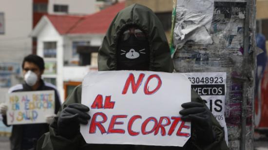 Estudiantes protestan en los exteriores de la Universidad Central, el martes 5 de mayo de 2020.