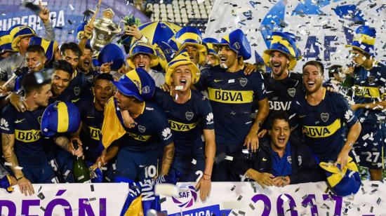 Boca Juniors obtuvo el título de la Superliga argentina 2017, es después de ese título que inicia el documental.