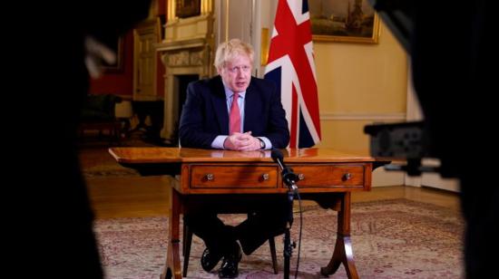 Boris Johnson, primer ministro británico, en su despacho el 26 de marzo. Fotografía subida a sus redes sociales.