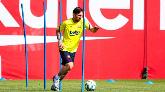 Lionel Messi haciendo trabajos con la pelota, en el complejo Joan Gamper, el viernes 8 de mayo.