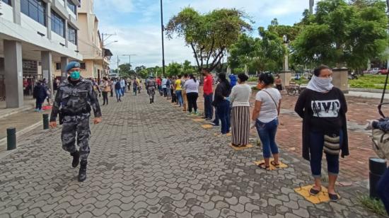 Las medidas de distanciamiento social en los locales comerciales se aplican en Daule desde el 23 de marzo.