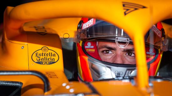 El piloto español de McLaren, Carlos Sainz, durante los entrenamientos de pretemporada de la Fórmula 1 que se realizaron en el Circuito de Barcelona-Cataluña, en febrero de 2020.