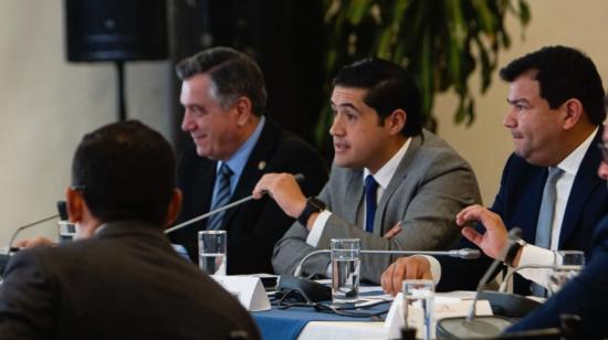 El ministro de Finanzas, Richard Martínez, durante una reunión con los asambleístas en la Asamblea Nacional el 11 de marzo de 2020.