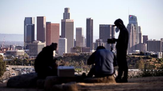 Un grupo de desempleados, en medio de la pandemia por el coronavirus, fue registrado este martes 19 de mayo en Los Ángeles (California, Estados Unidos). Según la ONU, este año se detendrá el desarrollo en el mundo.