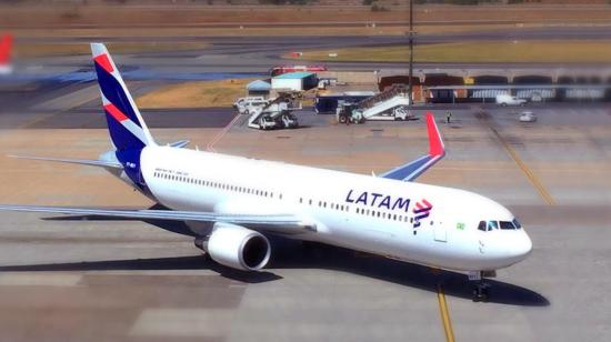 Uno de los aviones de Latam.