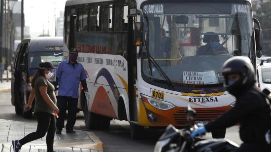 Imagen de uno de los paraderos de buses en Lima (Perú) que se ha convertido en uno de los focos de Covid-19, el 27 de mayo de 2020.